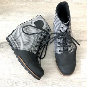 Sorel Black and Gray Ankle Boots